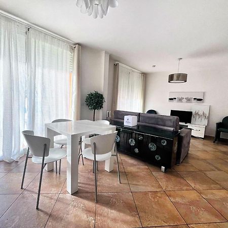 Direct Monaco 2 Pieces Devant Piscine Beausoleil Dış mekan fotoğraf