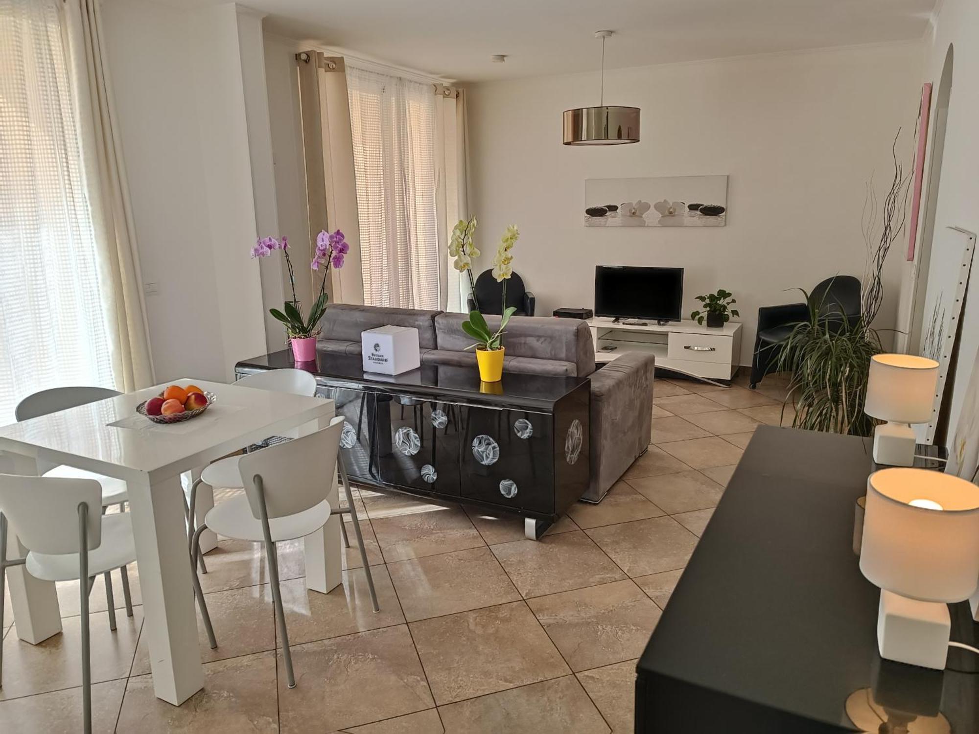 Direct Monaco 2 Pieces Devant Piscine Beausoleil Dış mekan fotoğraf