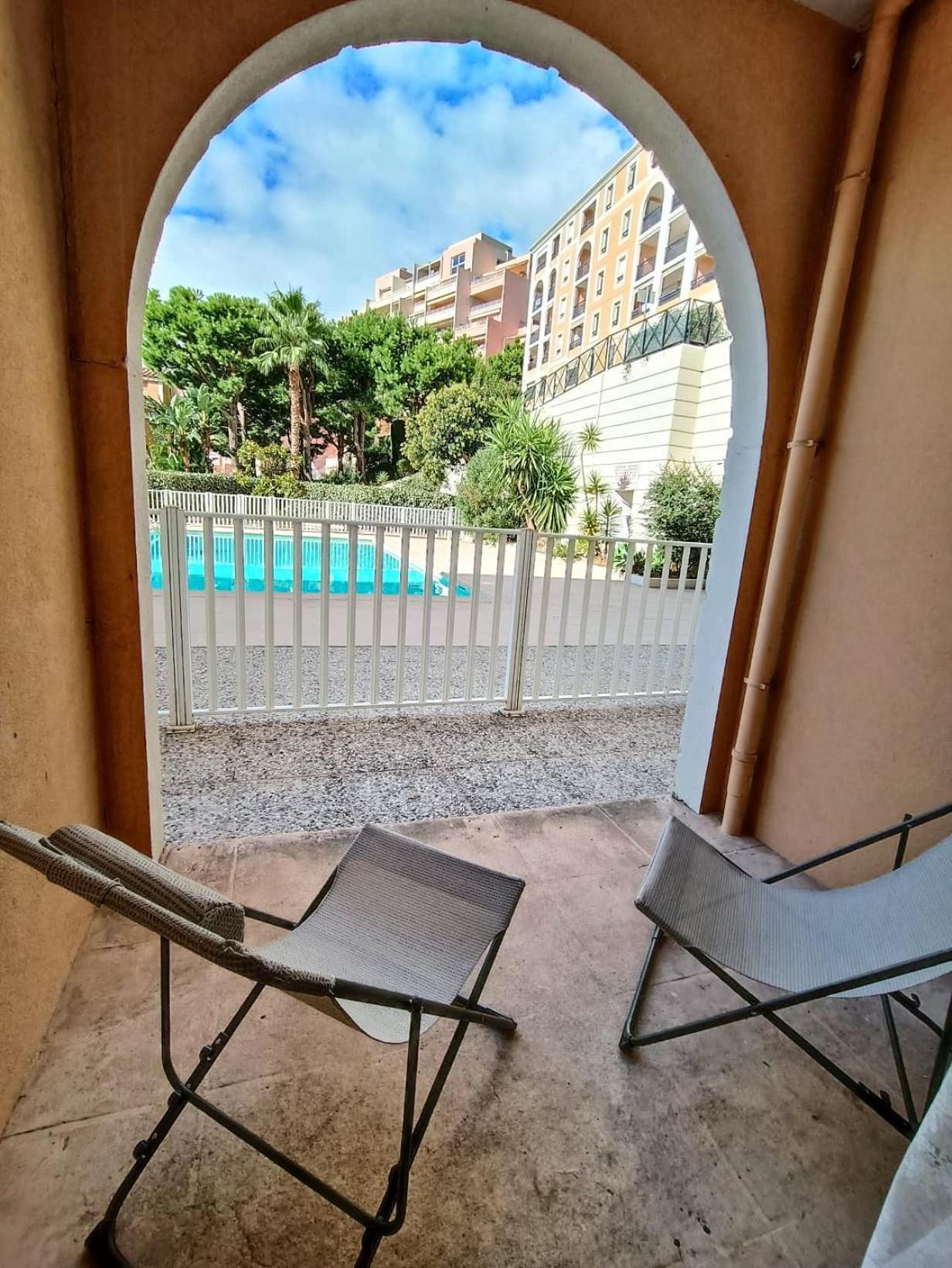 Direct Monaco 2 Pieces Devant Piscine Beausoleil Dış mekan fotoğraf