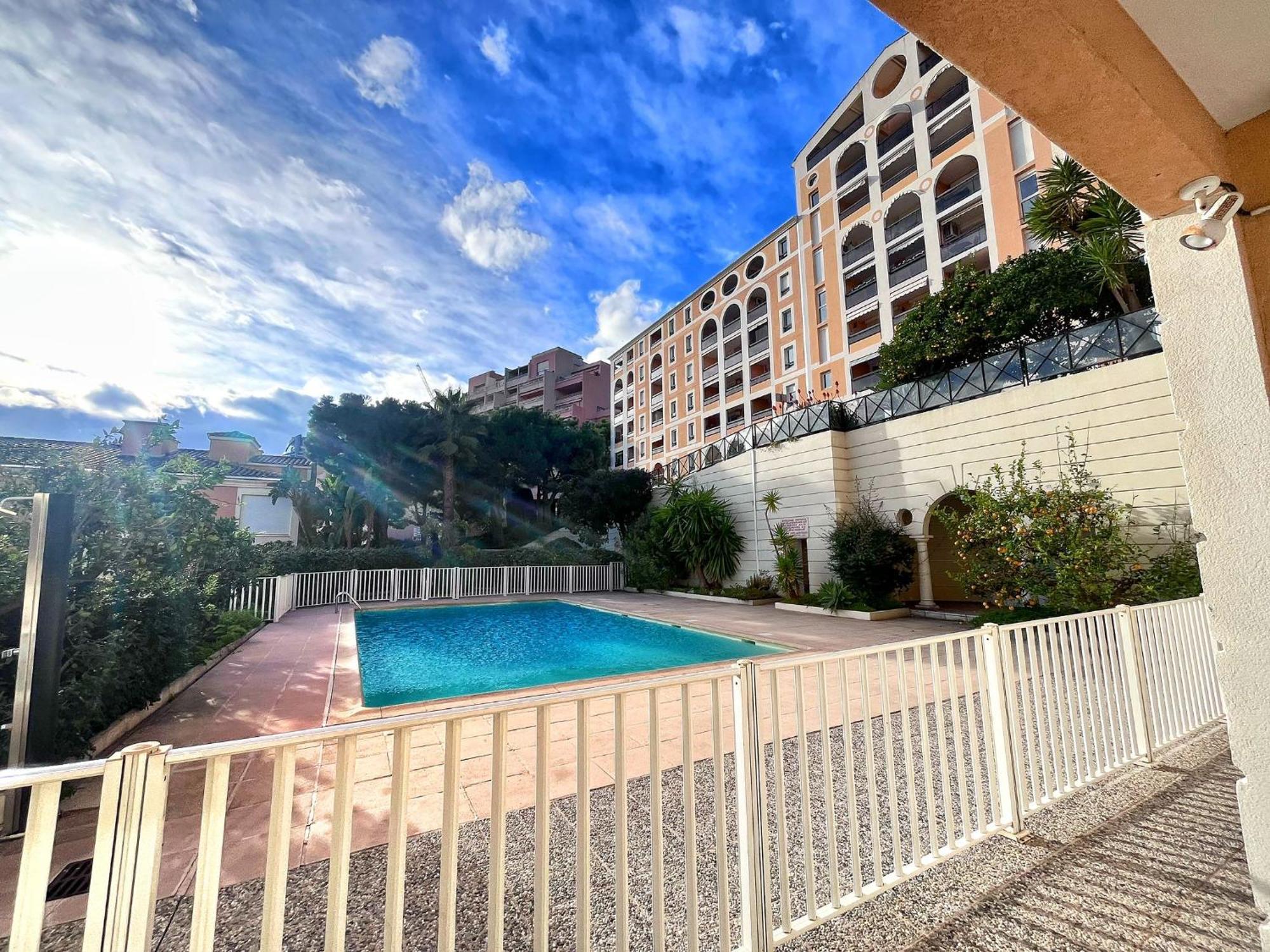 Direct Monaco 2 Pieces Devant Piscine Beausoleil Dış mekan fotoğraf