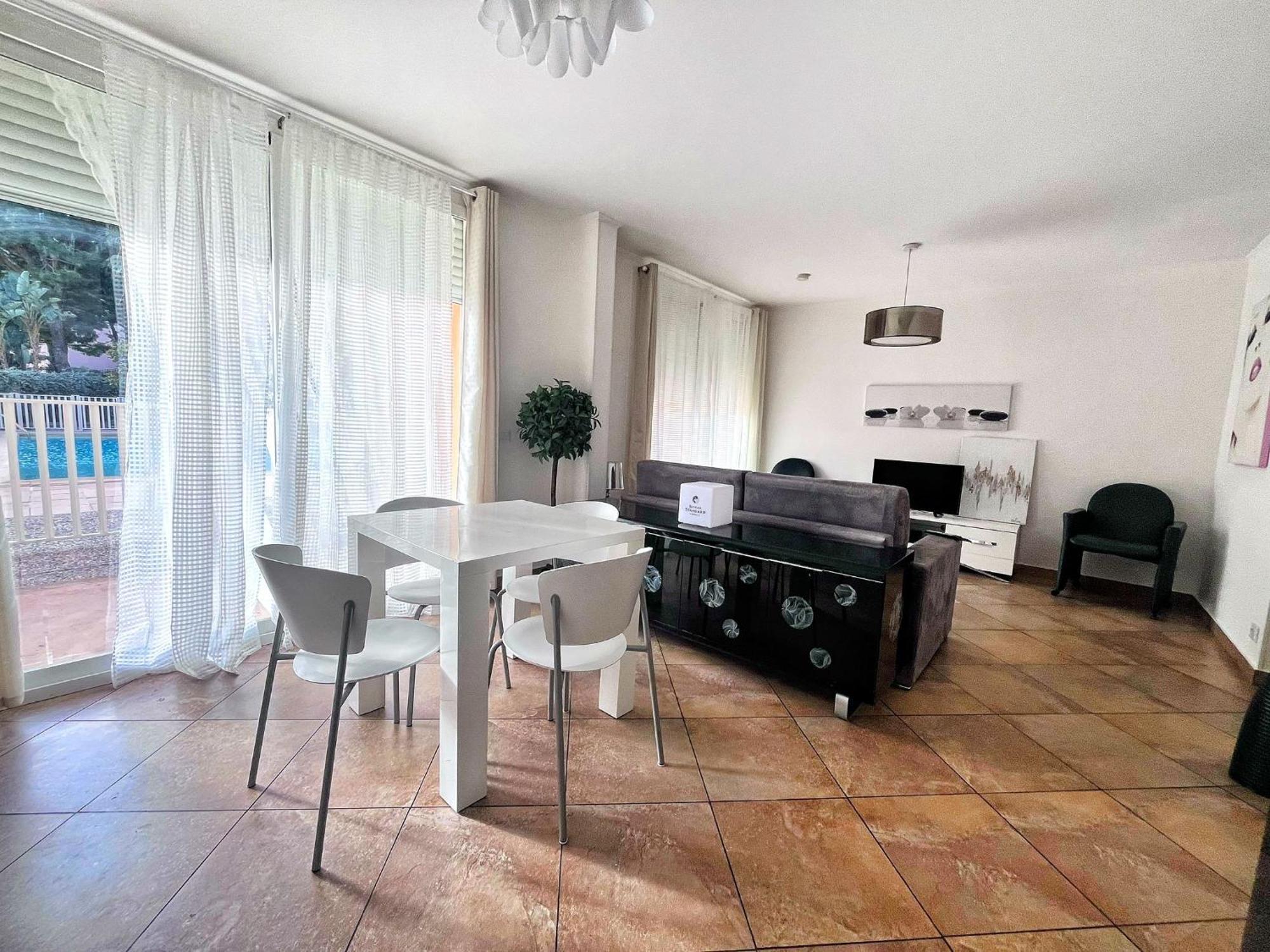 Direct Monaco 2 Pieces Devant Piscine Beausoleil Dış mekan fotoğraf